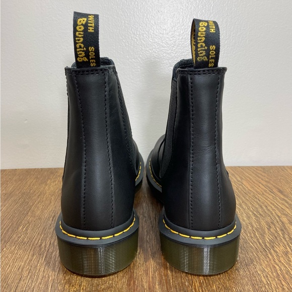 New Dr. Martens 2976 Black Chelsea Boots with Yellow Stitching Women’s Size 9 - Picture 4 of 12